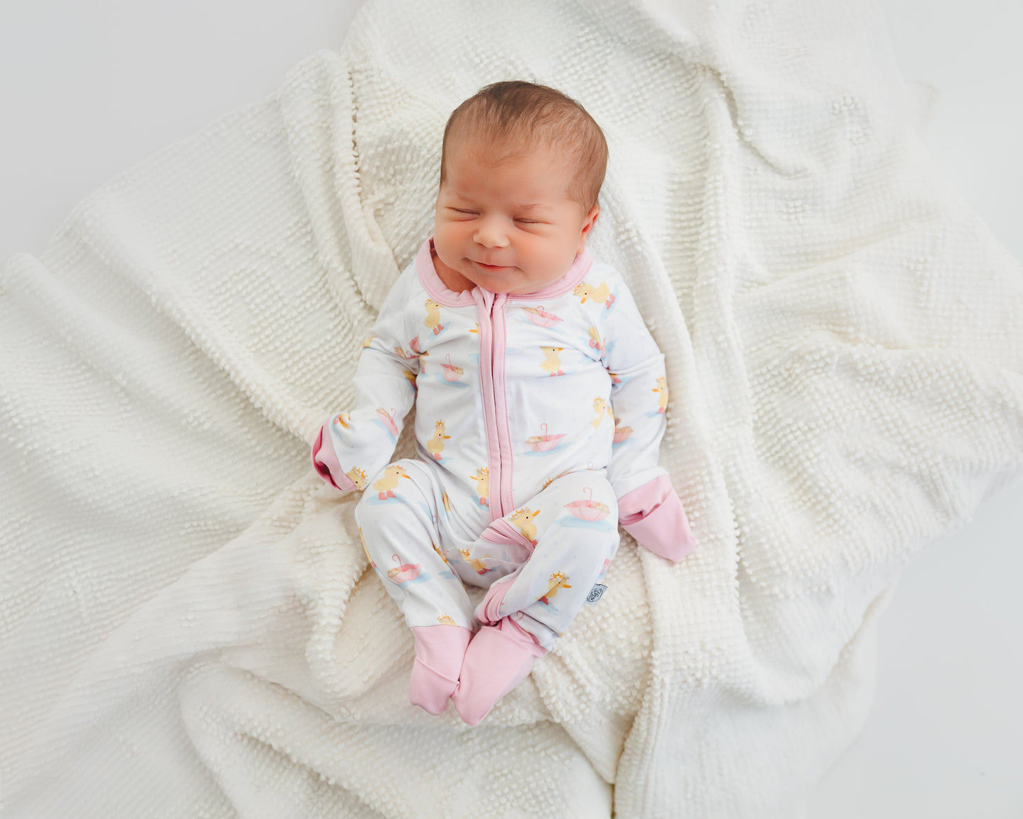 How Many Newborn Pajamas Do You Need? Realistic Guide (6–8 Recommended)